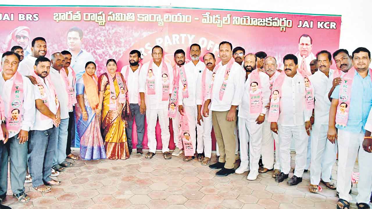 బీఆర్‌ఎస్‌ హుషారు.. కాంగ్రెస్‌ బేజారు