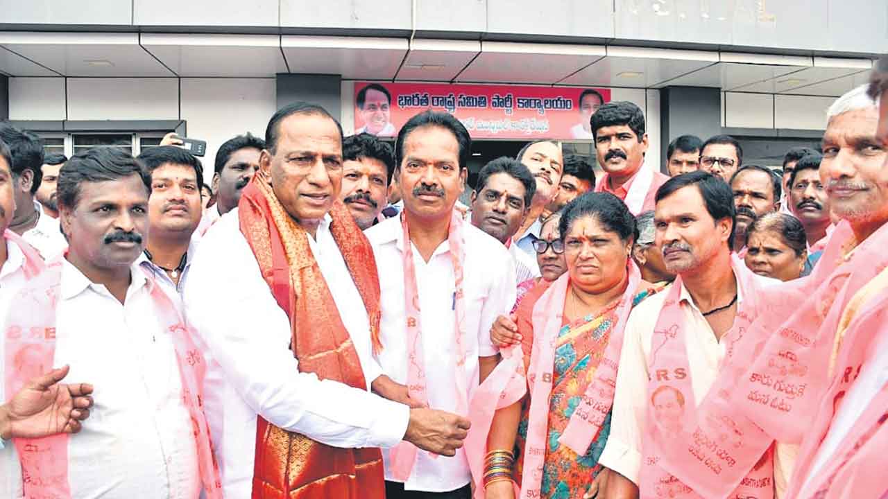 సీట్లు అమ్ముకునే కాంగ్రెస్‌.. ప్రజా సేవ చేస్తదా?