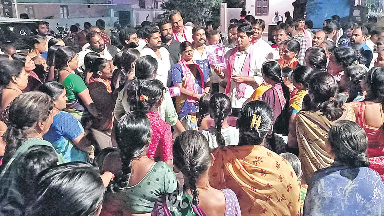 కండ్ల ముందు అభివృద్ధి ఇంటి ముందు అభ్యర్థి