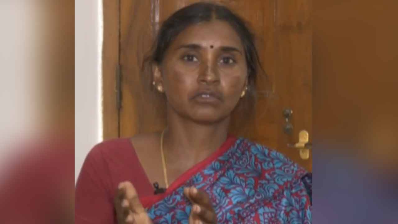 Marri Pravalika | నా బిడ్డ చావుకు కారణమైన వాడికి ఉరిశిక్ష వేయండి : ప్ర‌వ‌ళిక త‌ల్లి