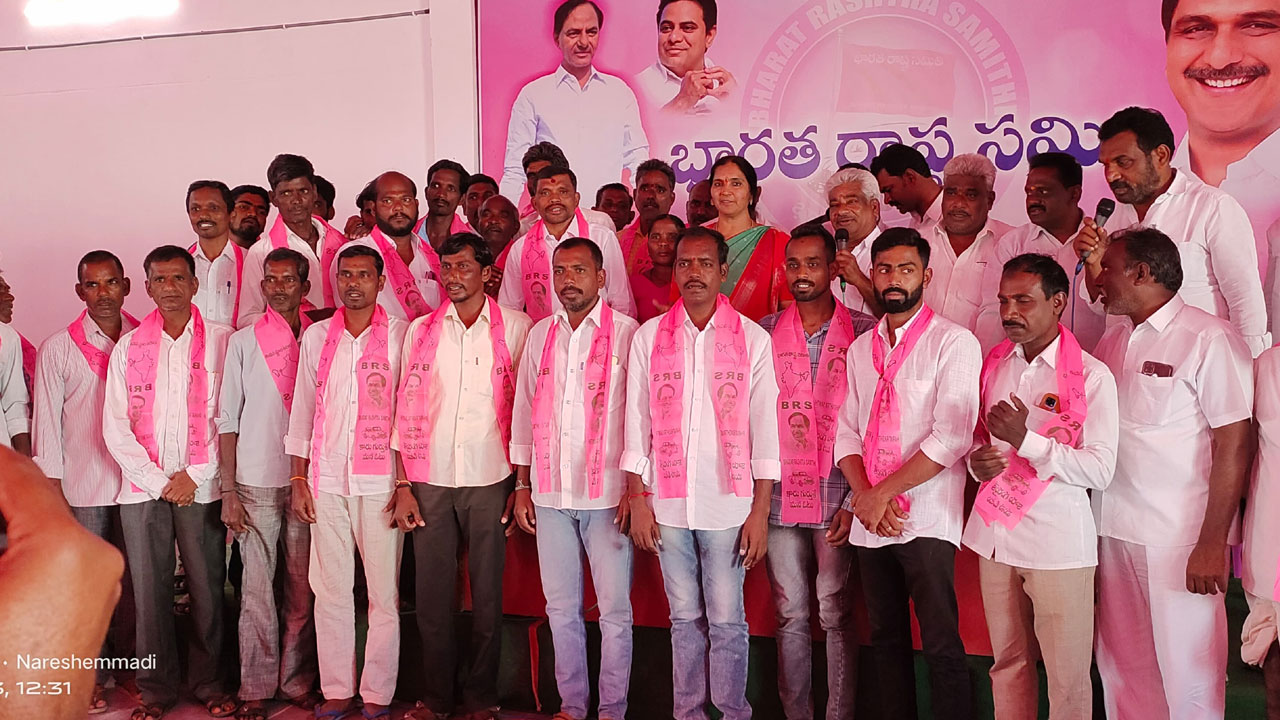 Medak | మెదక్‌లో ఖాళీ అవుతున్న కాంగ్రెస్‌..ఎమ్మెల్యే పద్మాదేవేందర్ రెడ్డి సమక్షంలో బీఆర్‌ఎస్‌లో చేరికలు