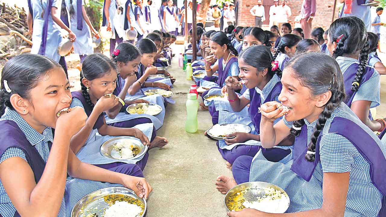 Kasturba Gandhi school | విద్యార్థులకు నాణ్యమైన భోజనం అందించాలి