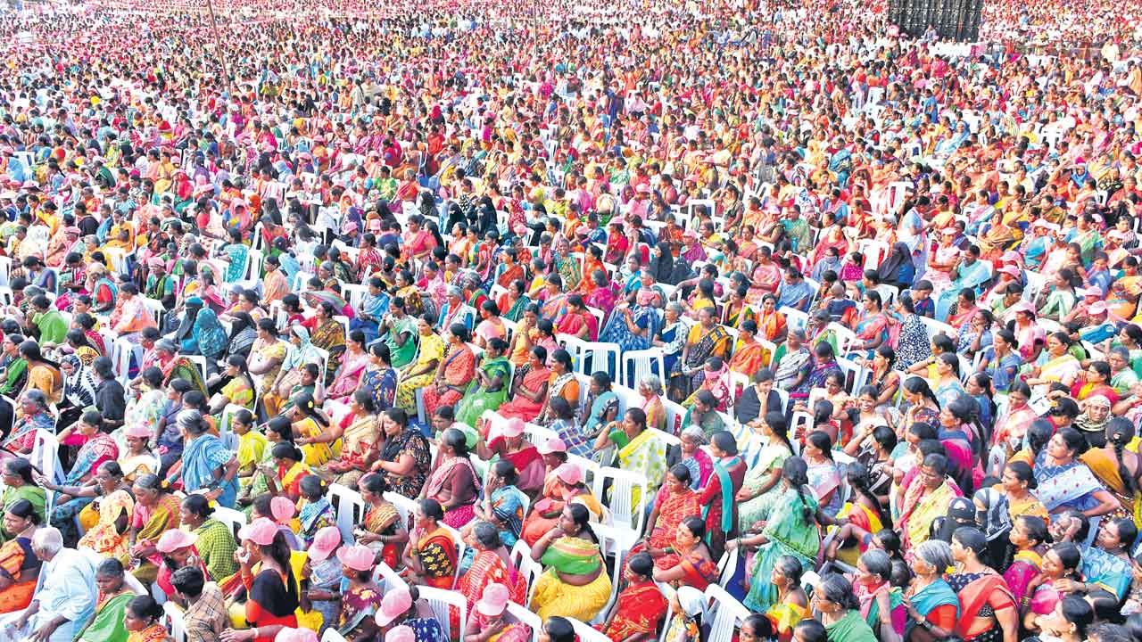 మునుగోడులో జనహోరు.. నల్లమలలో పూనకాలు