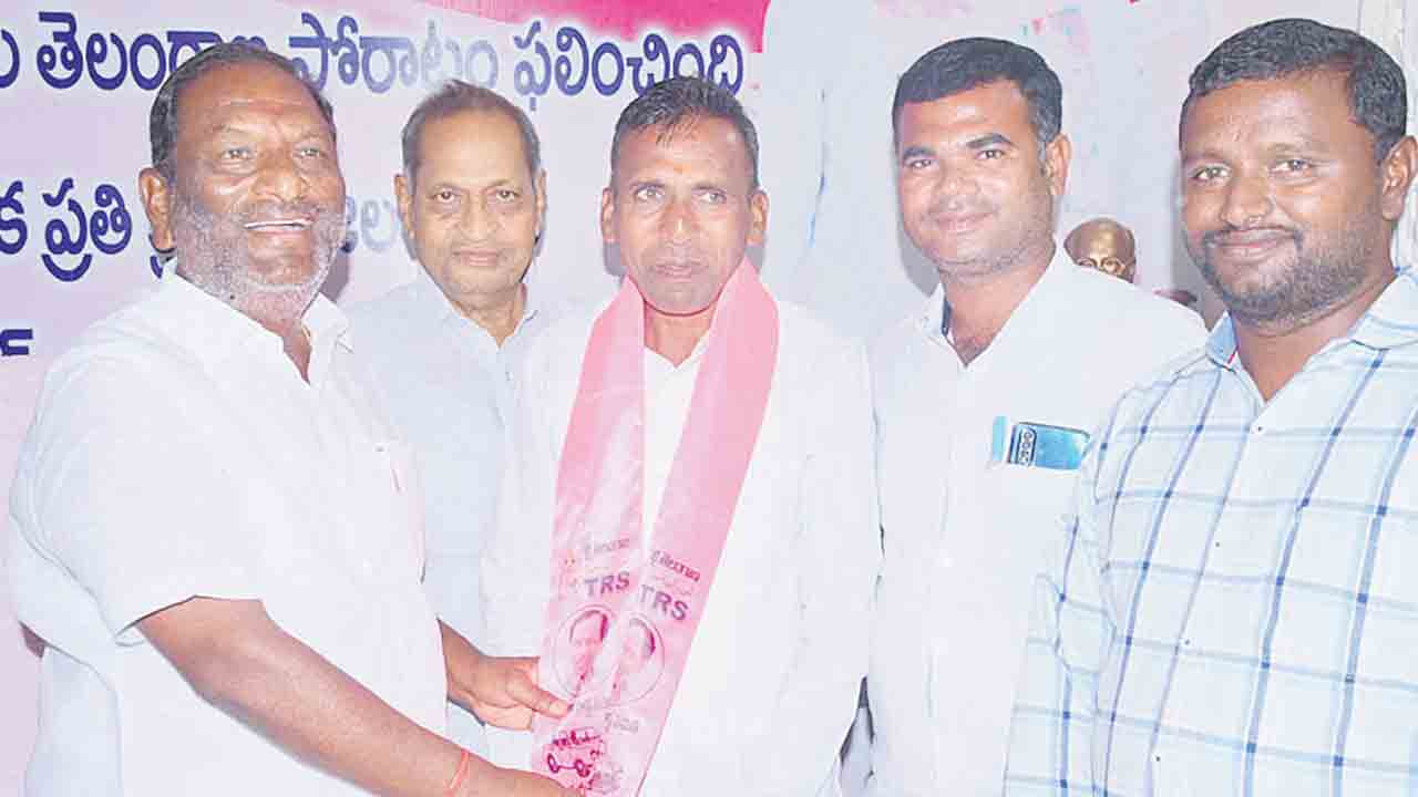 బీఆర్‌ఎస్‌లోకి కుంటాల నర్సయ్య