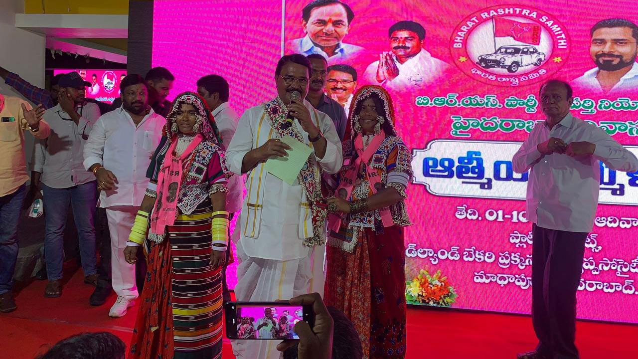 ప్రభుత్వానికి ఆశీస్సులు ఉండాలి