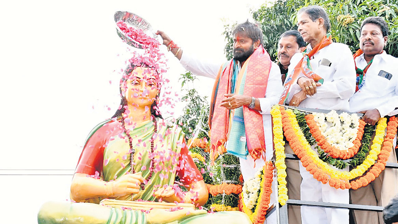 అహర్నిశలు పనిచేస్తున్నాం..