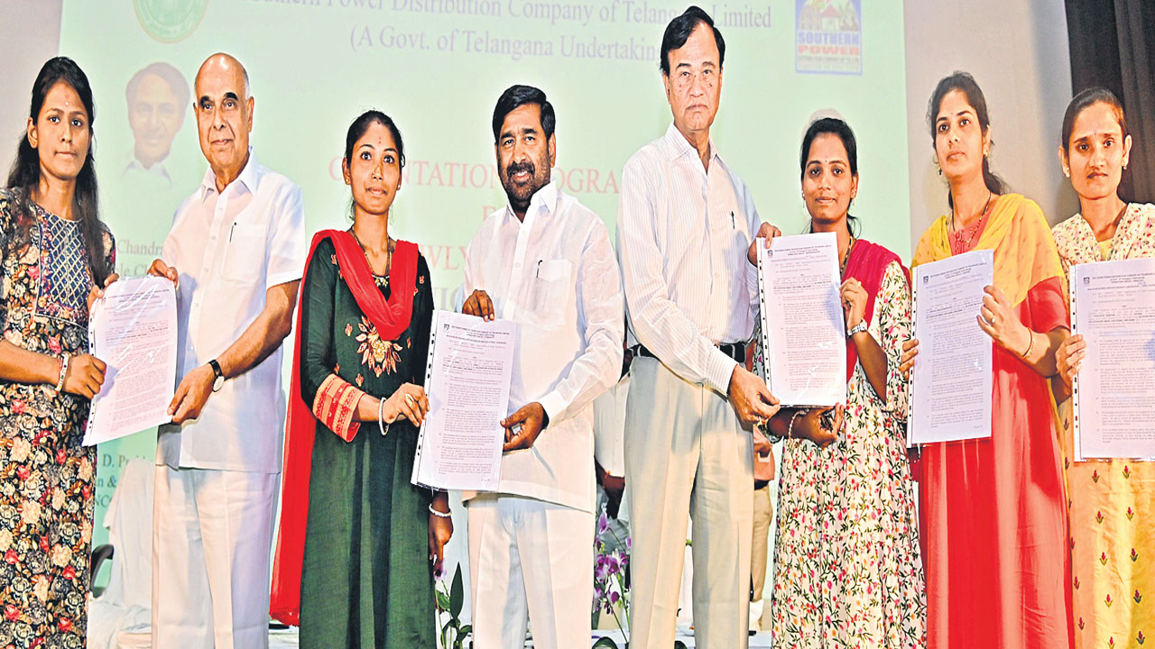 గుజరాత్‌లో పవర్‌ హాలిడేలు