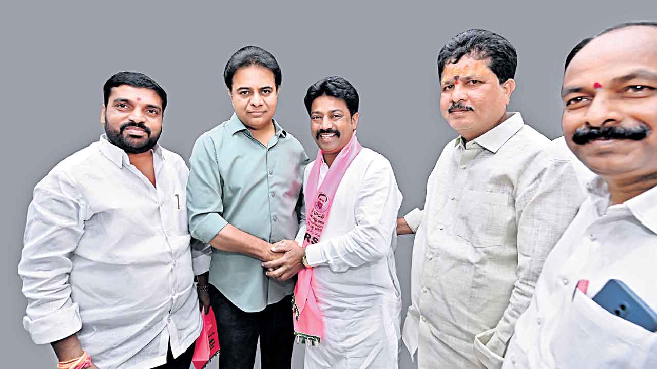 Congress | కూకట్‌పల్లిలో కాంగ్రెస్‌కు ఝలక్‌.. బీఆర్‌ఎస్‌లో చేరిన చున్నూపాషా