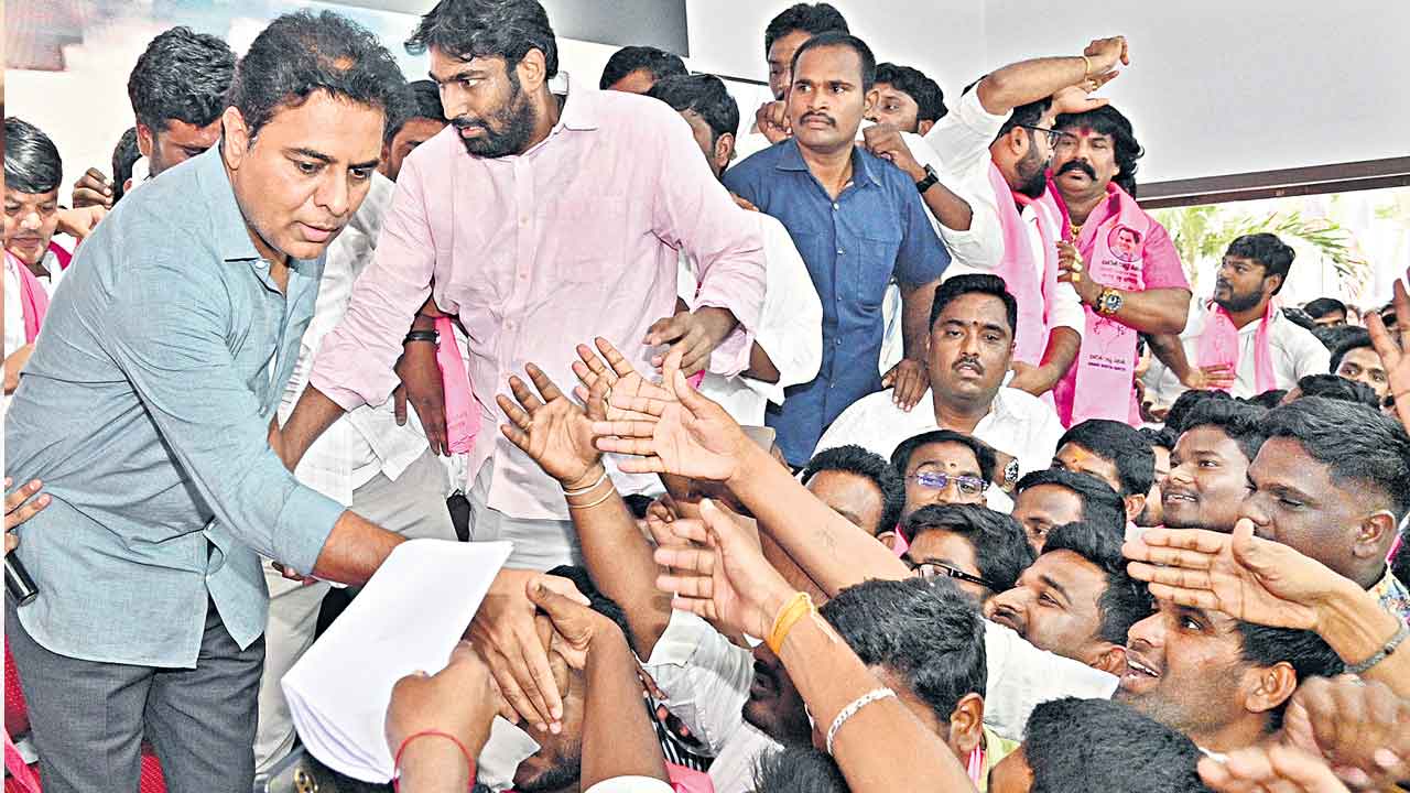 Minister KTR | తెలంగాణను రేవంత్‌ చారాణాకు అమ్మేస్తడు.. సీఎం మార్పు కోసం 400 మందిని పొట్టనపెట్టుకున్న కాంగ్రెస్‌: మంత్రి కేటీఆర్‌