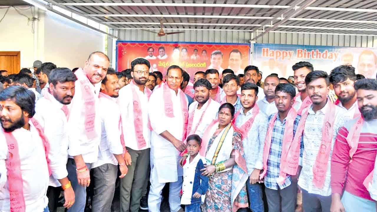 కారు.. చేరికల జోరు