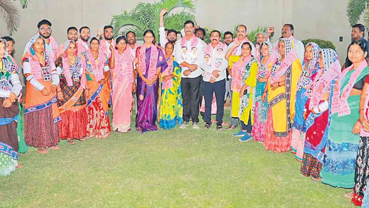 ముమ్మరగా చేరికల పర్వం