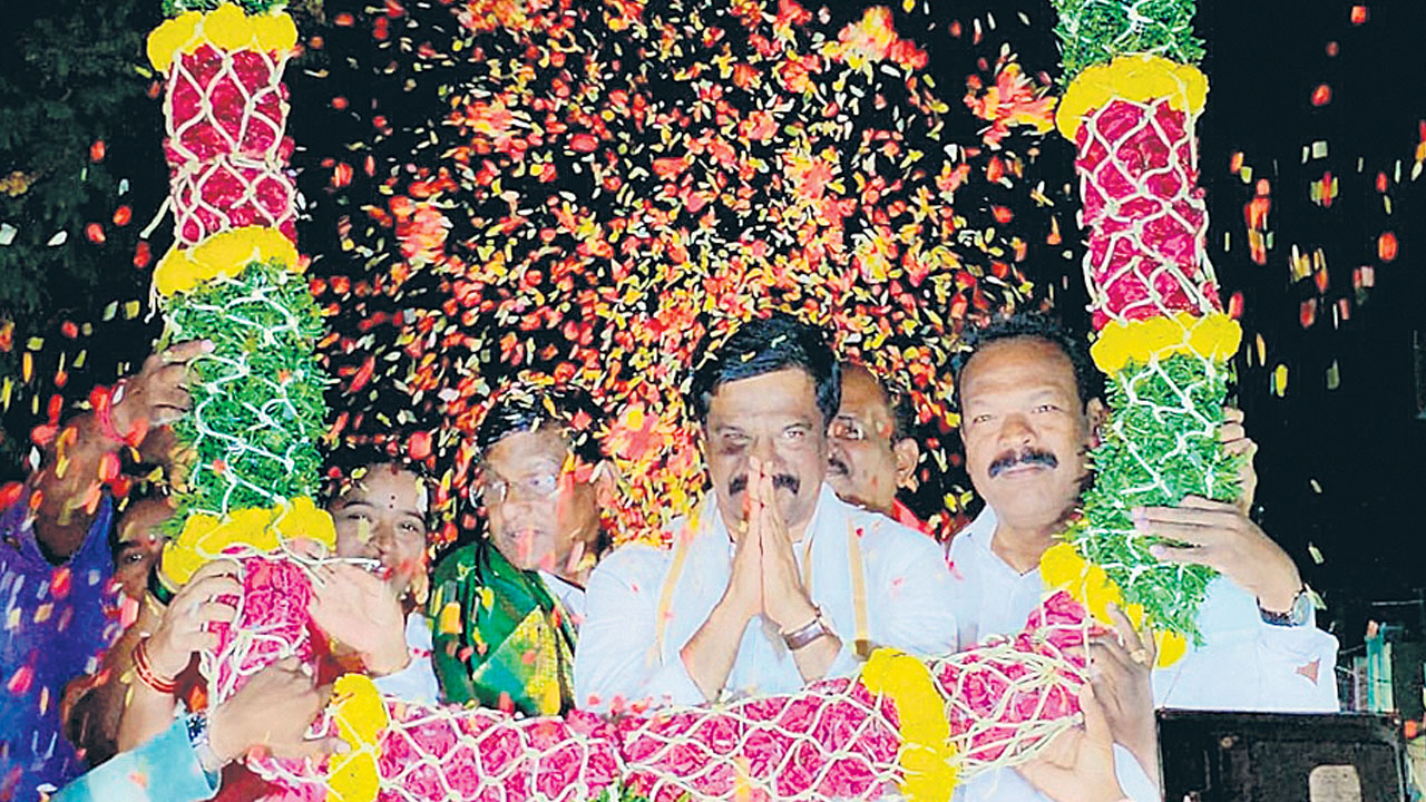 శిలాఫలకాలను లెక్కించేందుకే ఐదేండ్లు కావాలె..