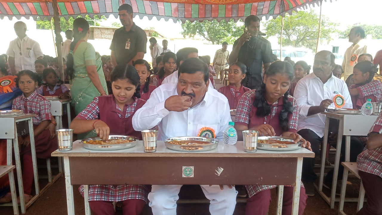 Minister Mahender Reddy | నిర్లక్ష్యానికి గురైన విద్యా వ్యవస్థను సీఎం కేసీఆర్ ప్రక్షాళన చేస్తున్నారు : మంత్రి మహేందర్ రెడ్డి