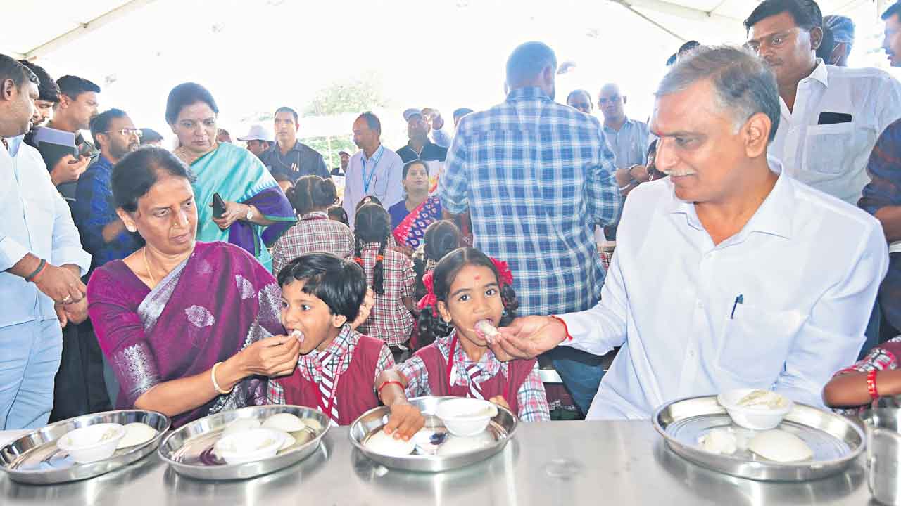 డ్రాపౌట్లకు బ్రేక్‌.. చదువులిక ఫాస్ట్‌.. ‘అల్పాహారం’.. పేదపిల్లలకు వరం