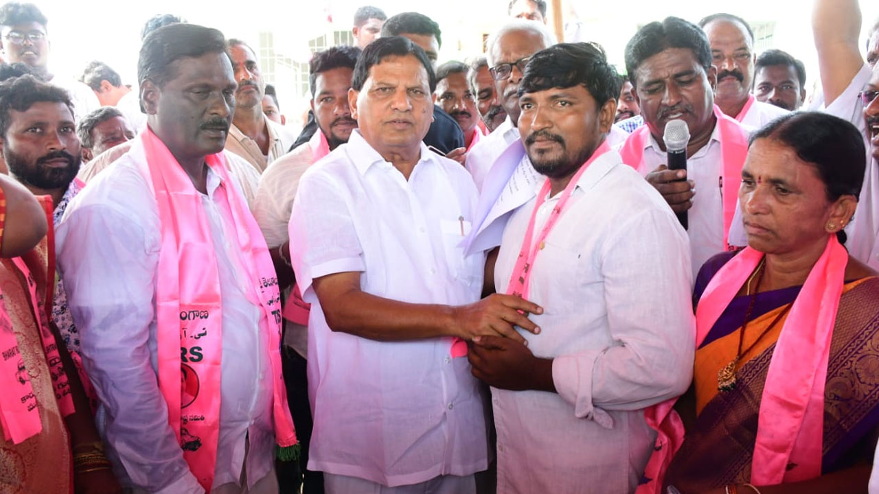 MLA Bhaskar Rao | ఎమ్మెల్యే భాస్కర్ రావు సమక్షంలో బీజేపీ నుంచి బీఆర్‌ఎస్‌లో చేరికలు