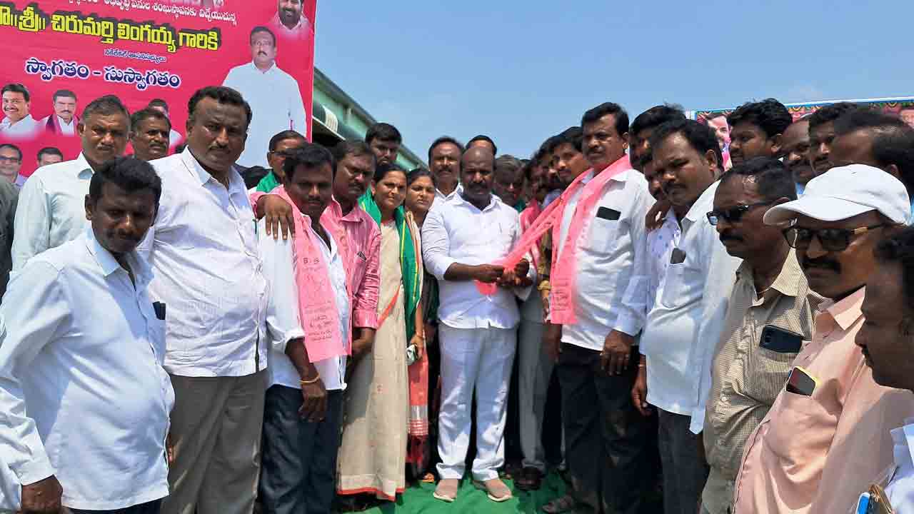 చేరికల జోరు