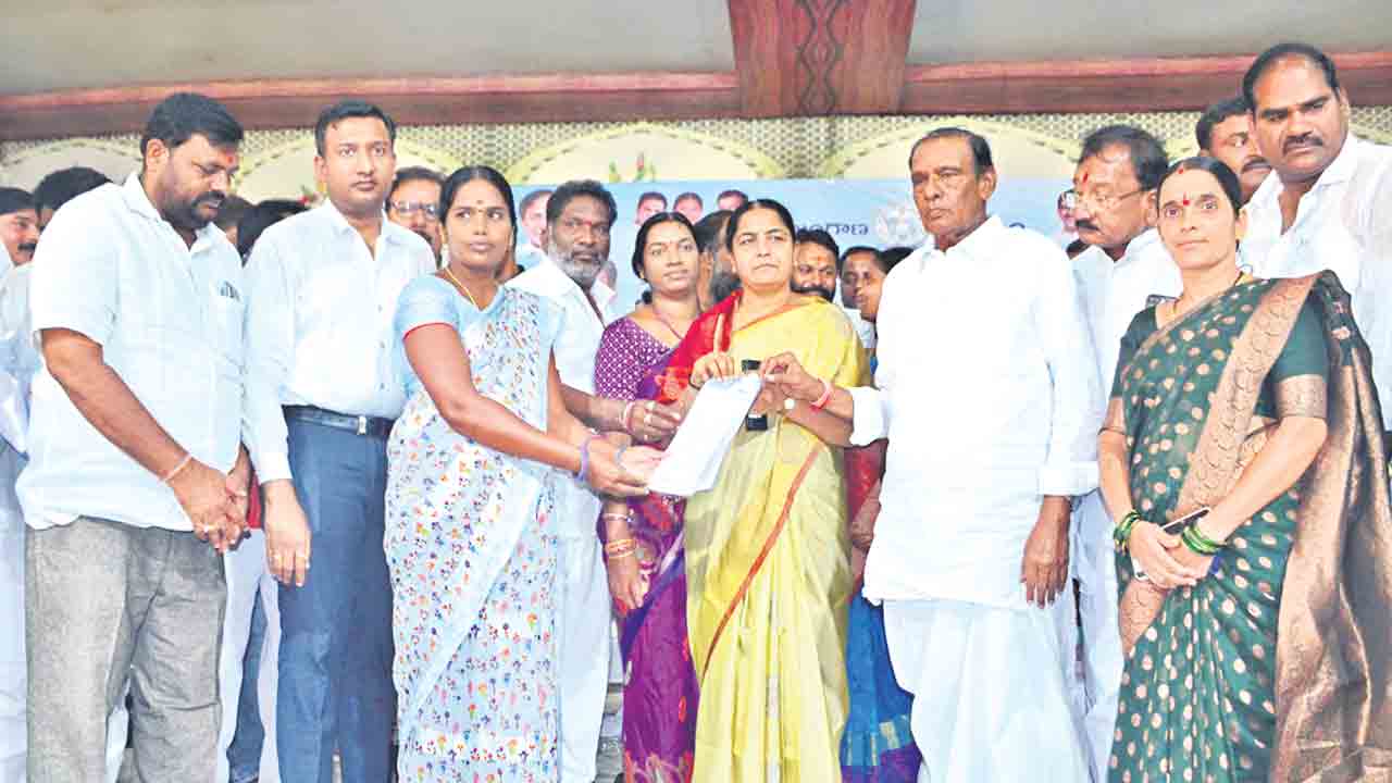 కులవృత్తులకు పూర్వవైభవం