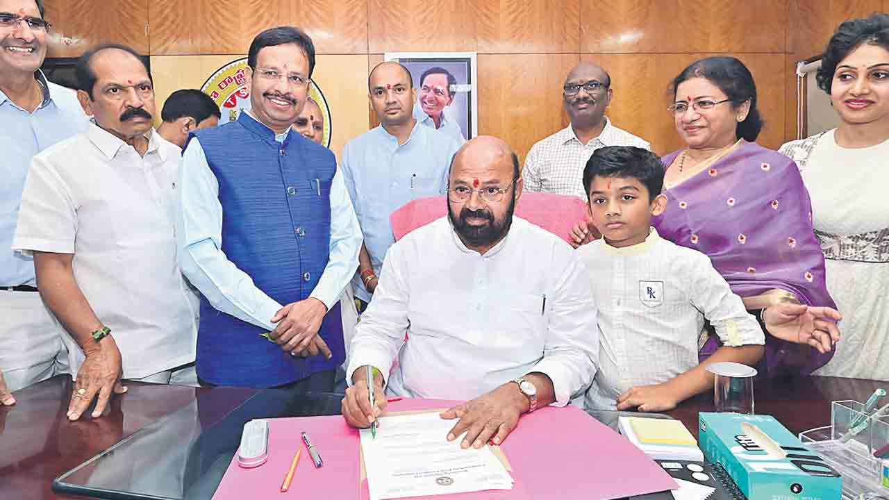 ఆర్టీసీ చైర్మన్‌గా ముత్తిరెడ్డి బాధ్యతల స్వీకరణ