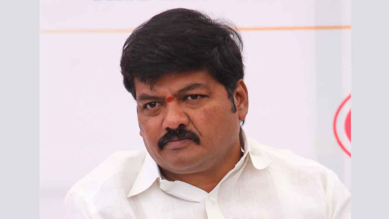 ఎమ్మెల్యే నరేందర్‌కు బాలుడి విరాళం