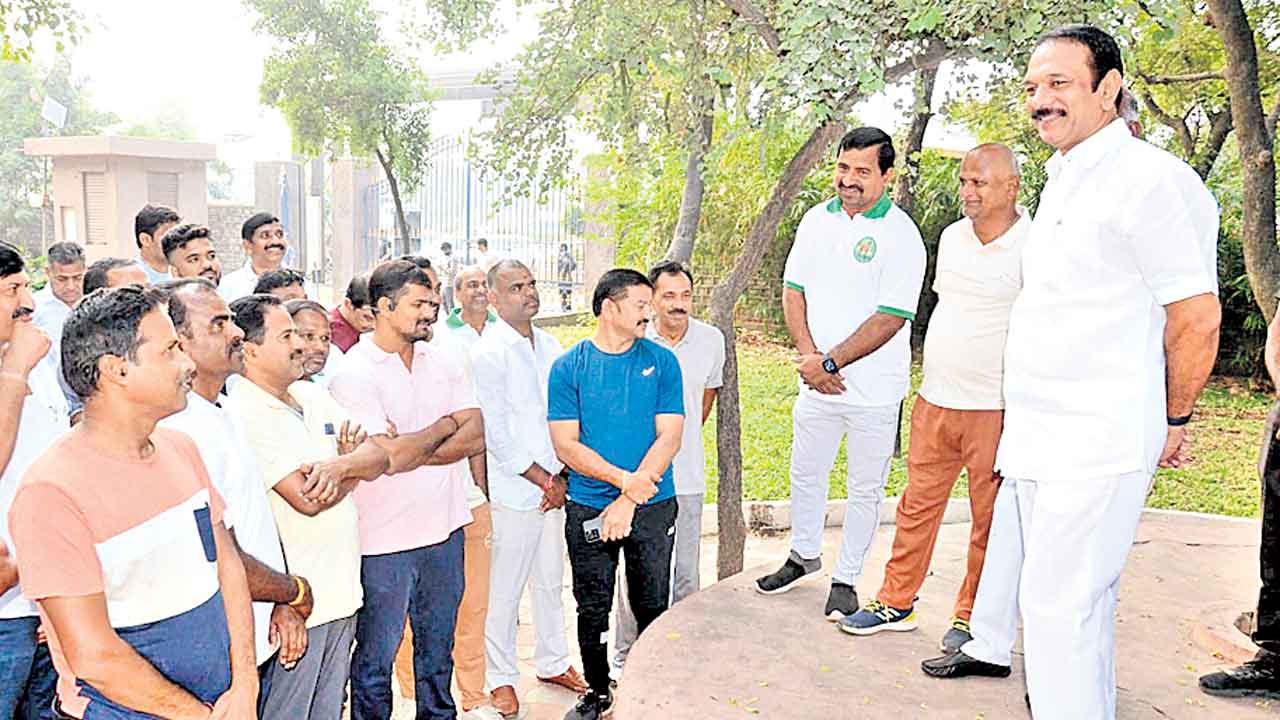 అభివృద్ధిని చూసి ఓటెయ్యండి