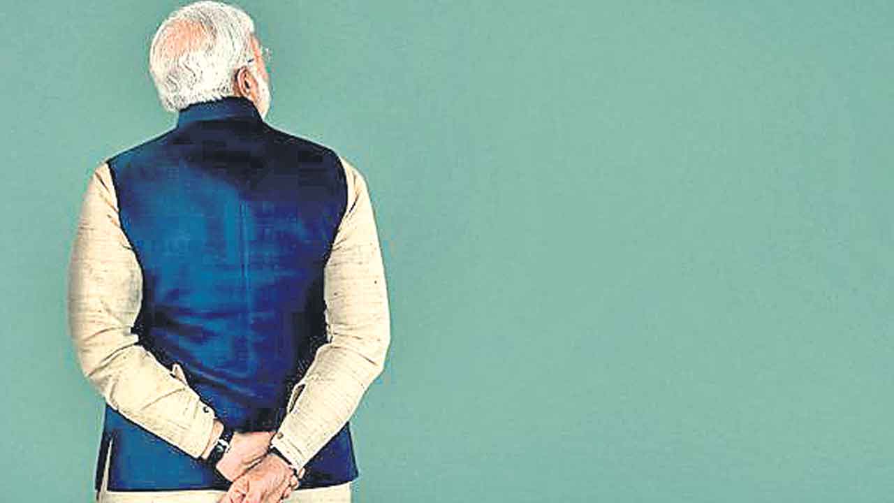 బ్యూరోక్రాట్లతో రాజకీయ ప్రచారం!