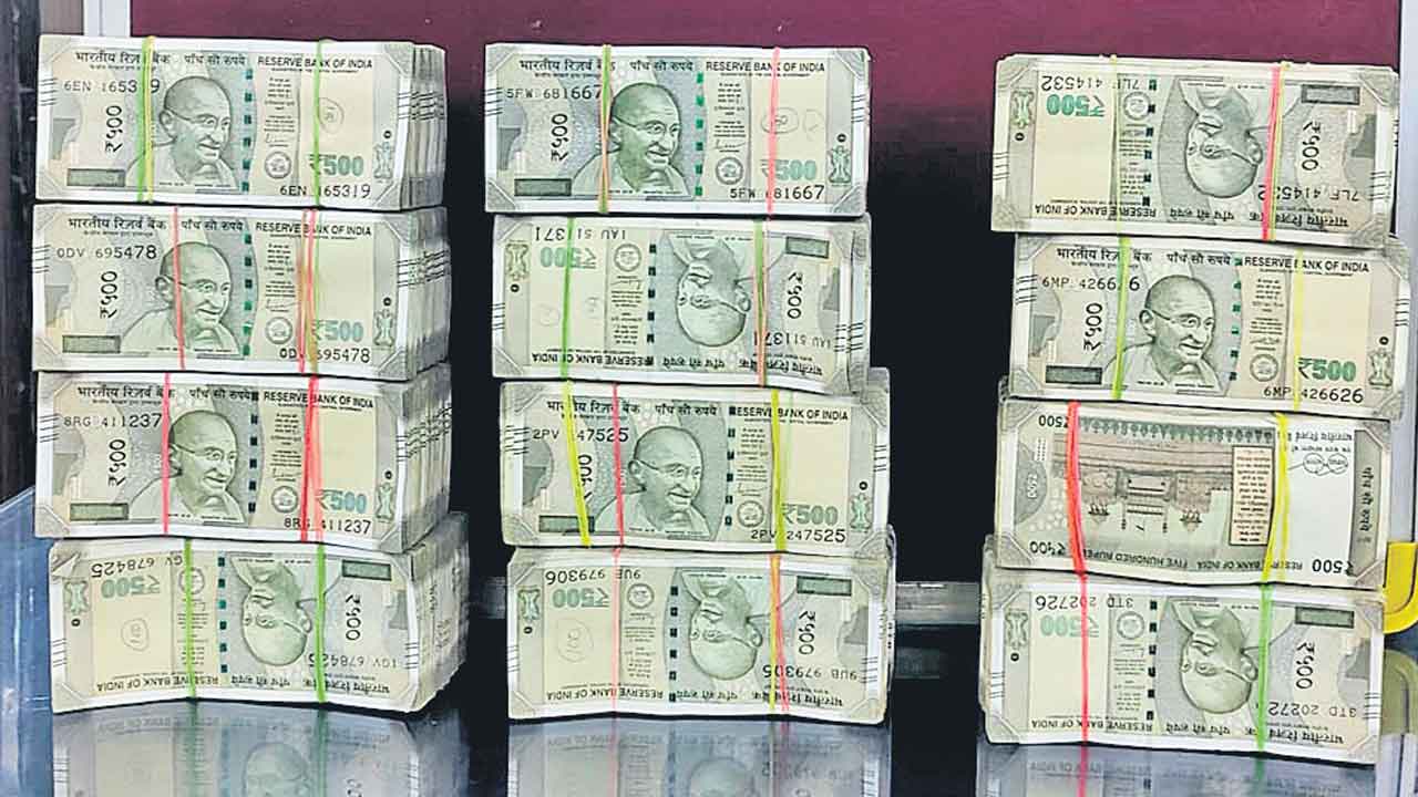 రూ.30 లక్షల హవాలా నగదు స్వాధీనం