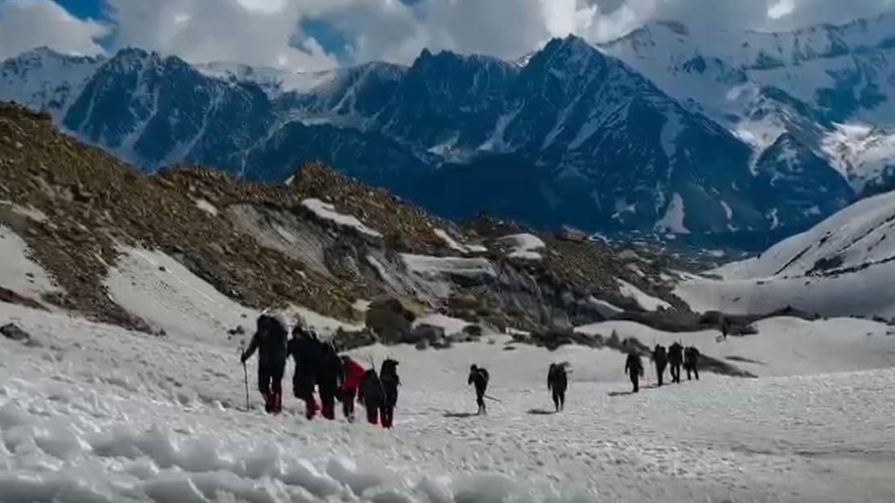 Mountaineers: 28 రాష్ట్రాల్లో.. 20 మంది ప‌ర్వ‌తారోహ‌కులు.. అత్యంత ఎత్తైన శిఖ‌రాల‌పై జెండా ఎగిరేశారు