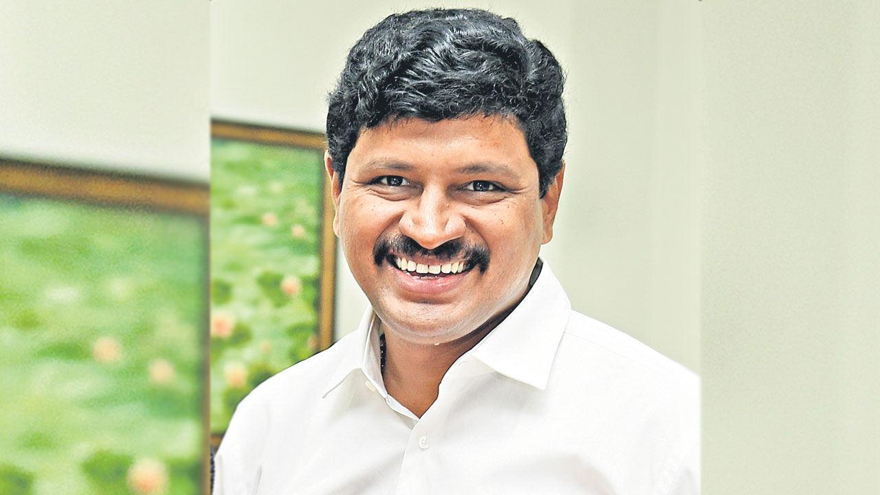 అటవీ అమరులను గుర్తుచేసుకున్న మాజీ ఎంపీ సంతోశ్కుమార్