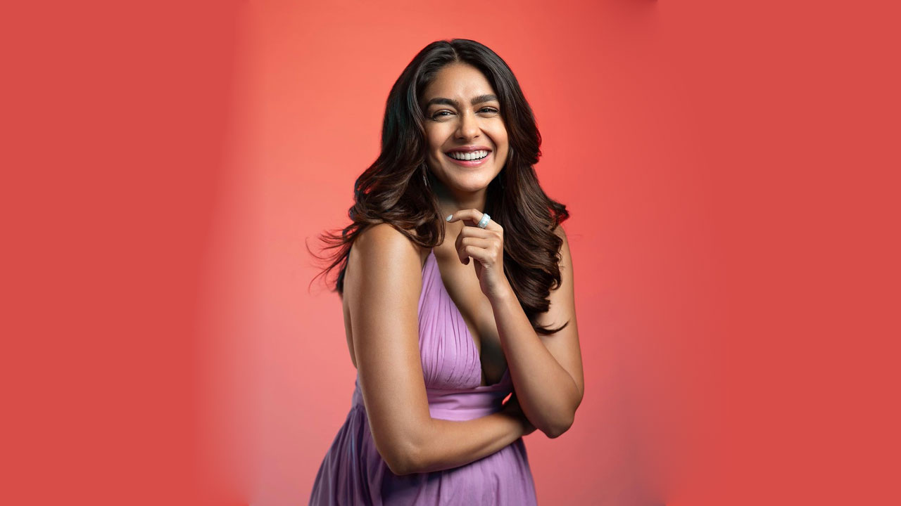 Mrunal Thakur | రేచీకటితో బాధపడుతున్న మృణాల్‌ ఠాకూర్‌?