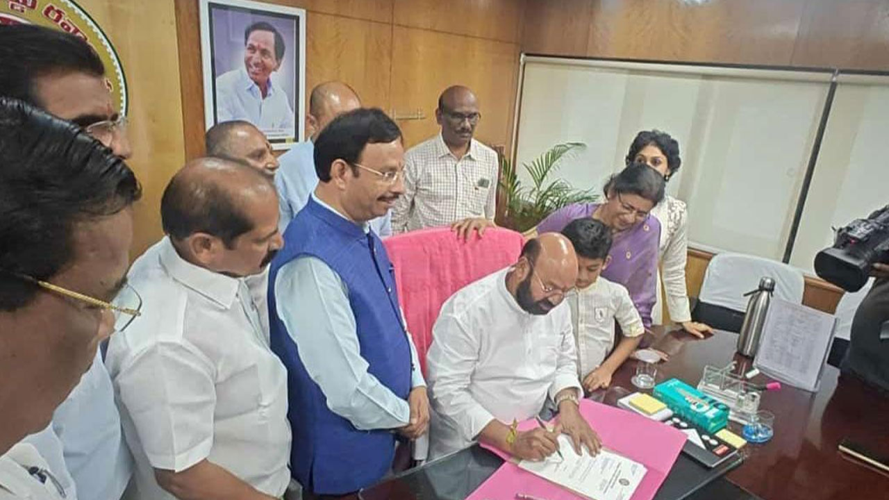 MLA Muthireddy | ఆర్టీసీ చైర్మన్‌గా బాధ్యతలు స్వీకరించిన ఎమ్మెల్యే ముత్తిరెడ్డి యాదగిరి రెడ్డి