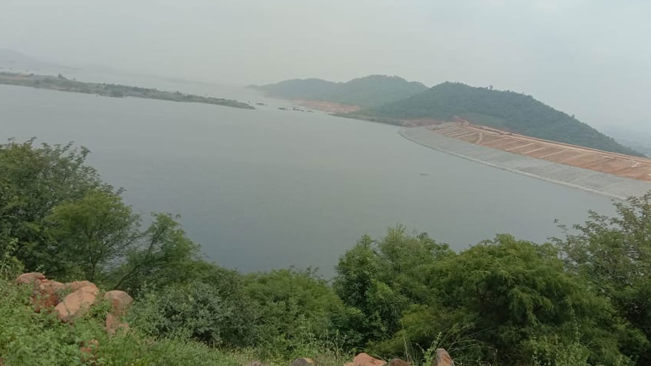 Narlapur reservoir | నార్లాపూర్కు జలకళ..నల్లమల కొండలను ముద్దాడిన కృష్ణమ్మ