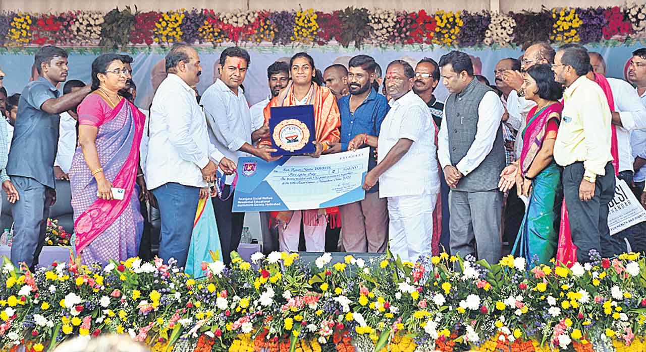 నందినికి 5 లక్షలు