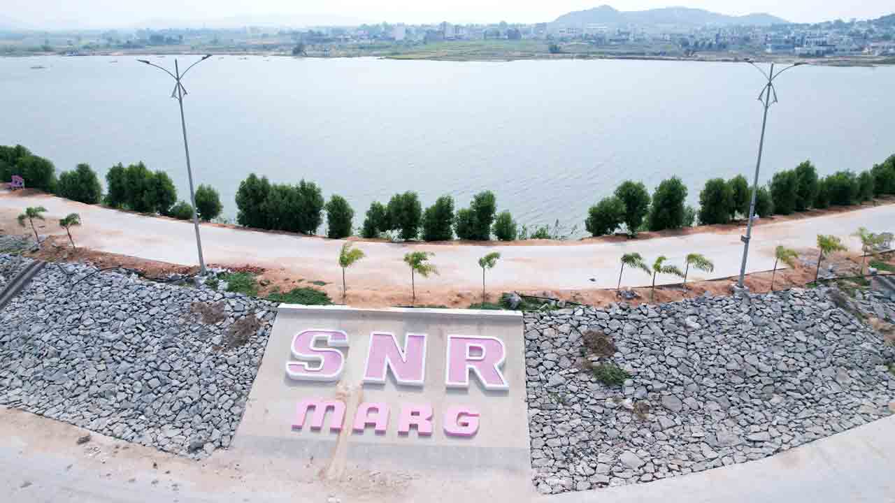 నీళ్ల నిరంజనుడు