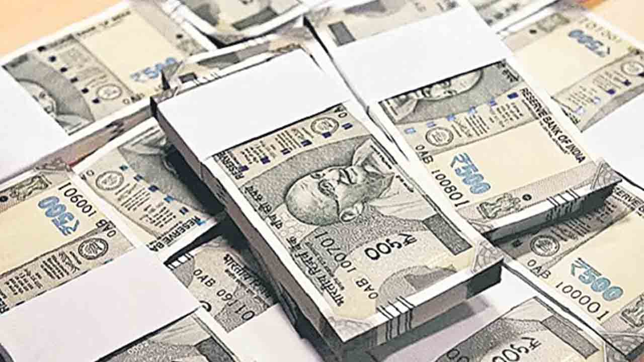 గుజరాత్‌లో నకిలీ ఆఫీస్‌తో మోసం