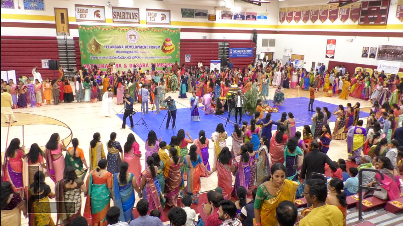 NRI | వాషింగ్టన్ డి.సి.లో ఘనంగా తెలంగాణ డెవలప్‌మెంట్‌ ఫోరమ్ బతుకమ్మ వేడుకలు