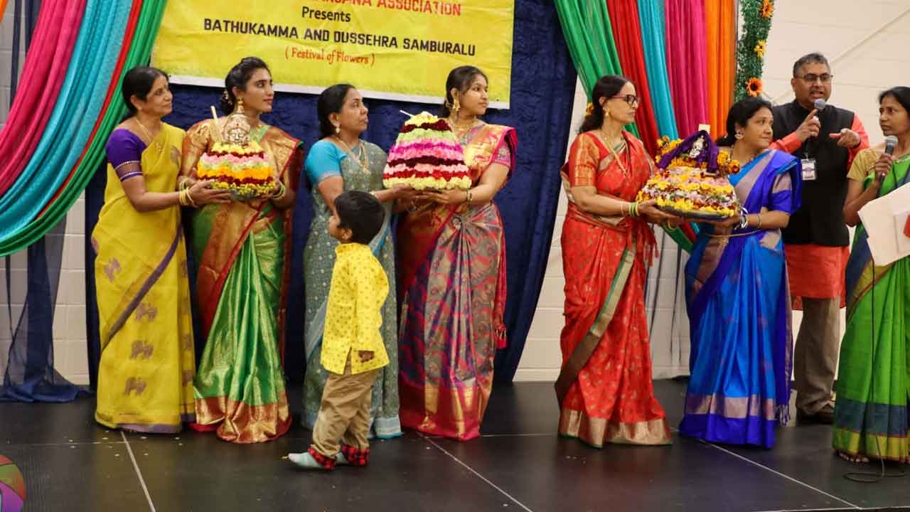 NRI | కెనడాలో ఘనంగా బతుకమ్మ, దసరా వేడుకలు
