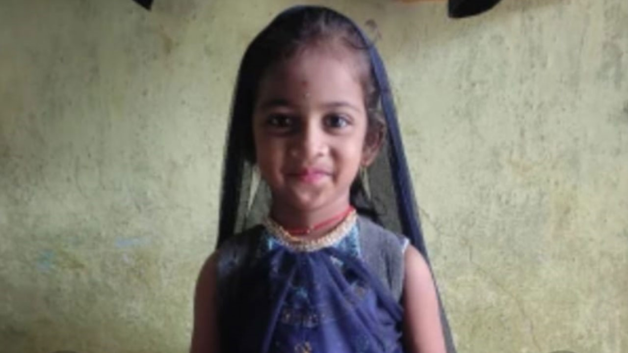 Electric shock | నిజామాబాద్‌ జిల్లాలో విషాదం.. షాపింగ్‌ మాల్‌లో విద్యుత్‌ షాక్‌తో బాలిక మృతి