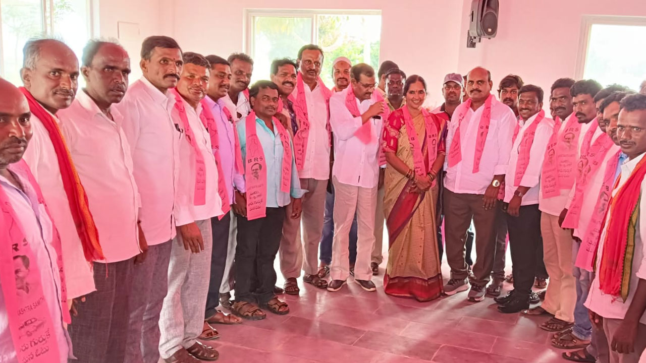 MLA Padmadevender Reddy | ఎమ్మెల్యే పద్మాదేవేందర్ రెడ్డి సమక్షంలో బీఆర్‌ఎస్‌లో చేరికలు