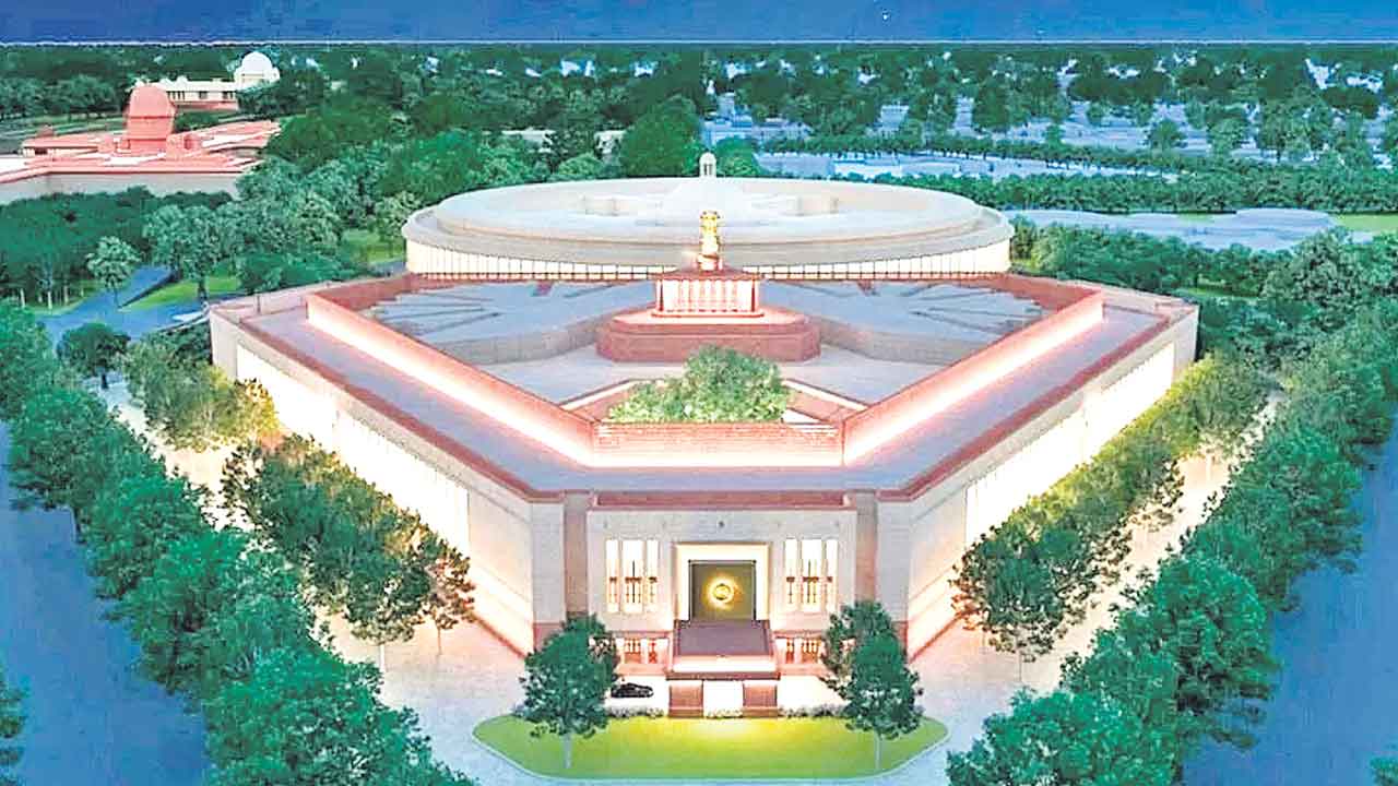 ప్లకార్డులు పట్టుకొన్నారని ఎంపీలపై ఫిర్యాదు