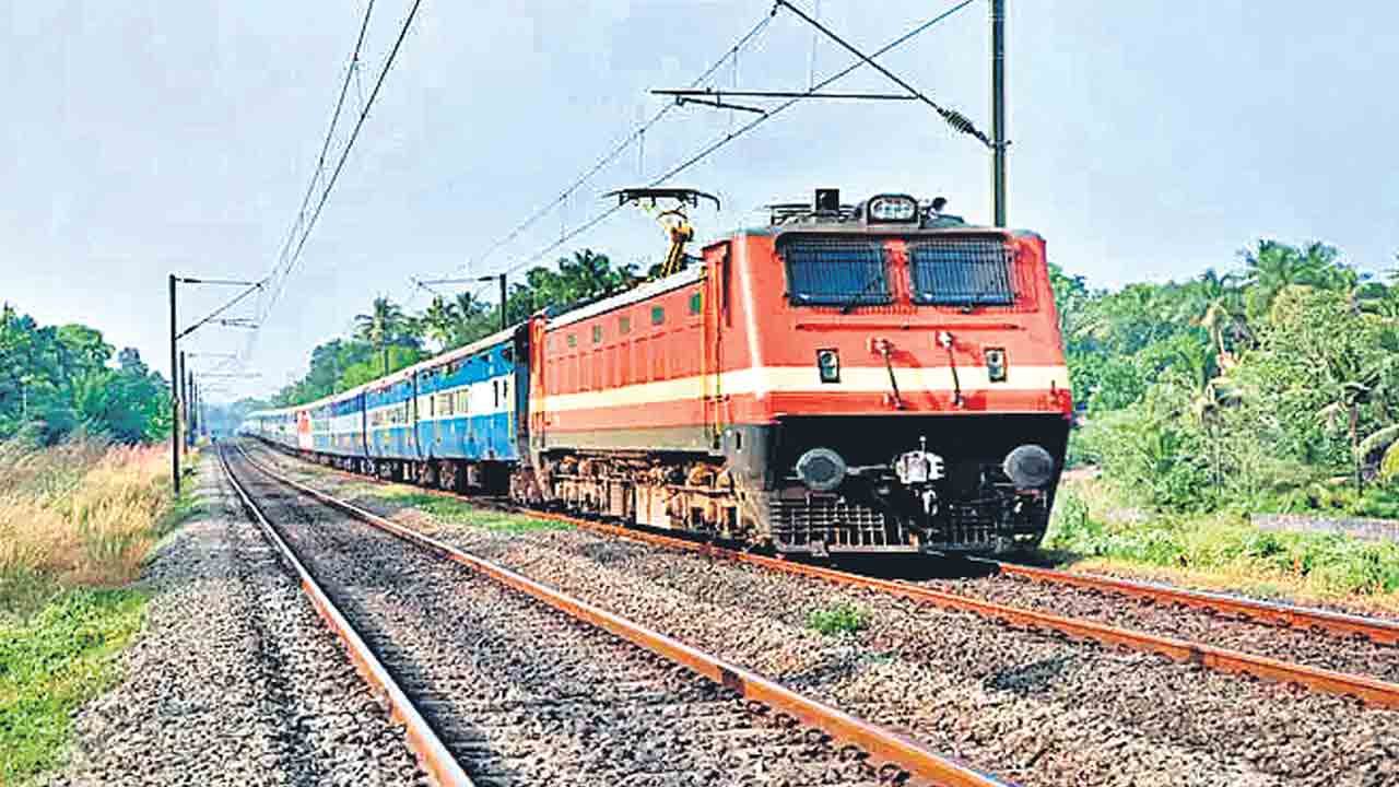 రైలు ఆలస్యం.. 60 వేల జరిమానా