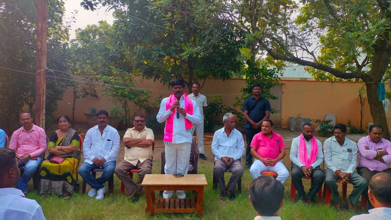 MLA Sudarshan Reddy | చేసిన అభివృద్ధి పనులు ప్రజలకు వివరించాలి : ఎమ్మెల్యే సుదర్శన్‌ రెడ్డి