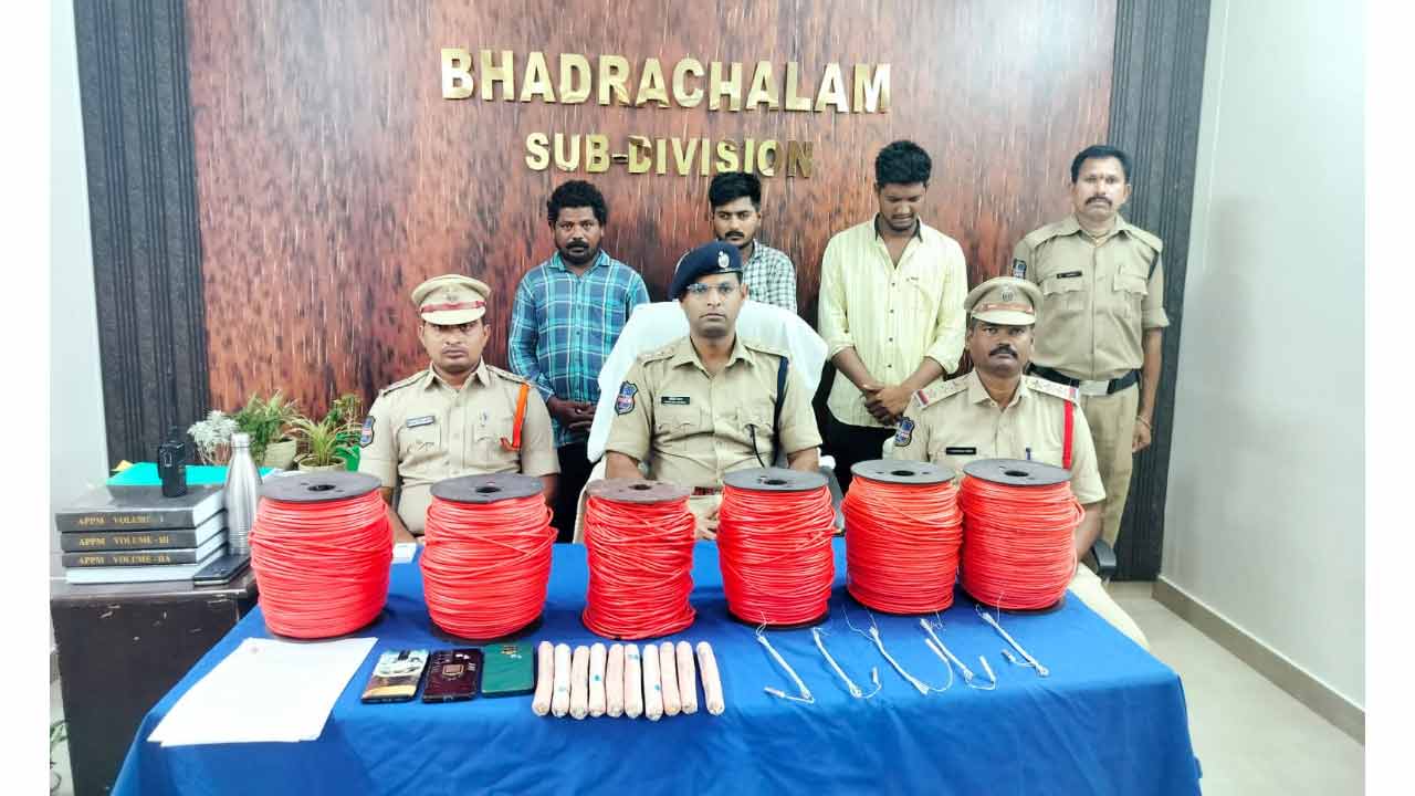 Bhadradri Kothagudem | ముగ్గురు మావోయిస్టు కొరియర్లు అరెస్ట్.. పేలుడు పదార్థాలు స్వాధీనం