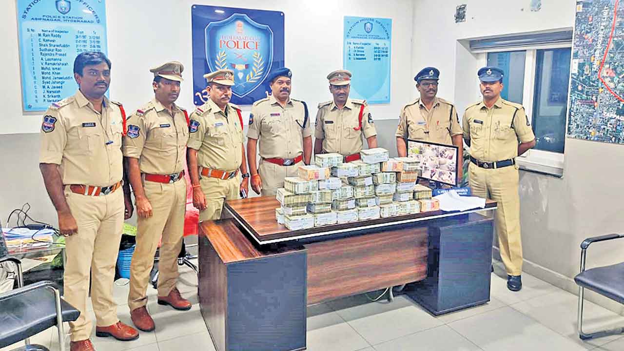 గ్రేటర్‌ చుట్టూ తనిఖీలు