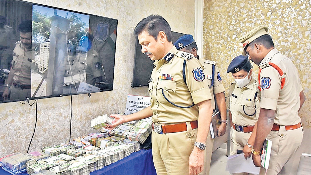 ప్రత్యేక చెక్‌పోస్టులు.. విస్తృతంగా తనిఖీలు