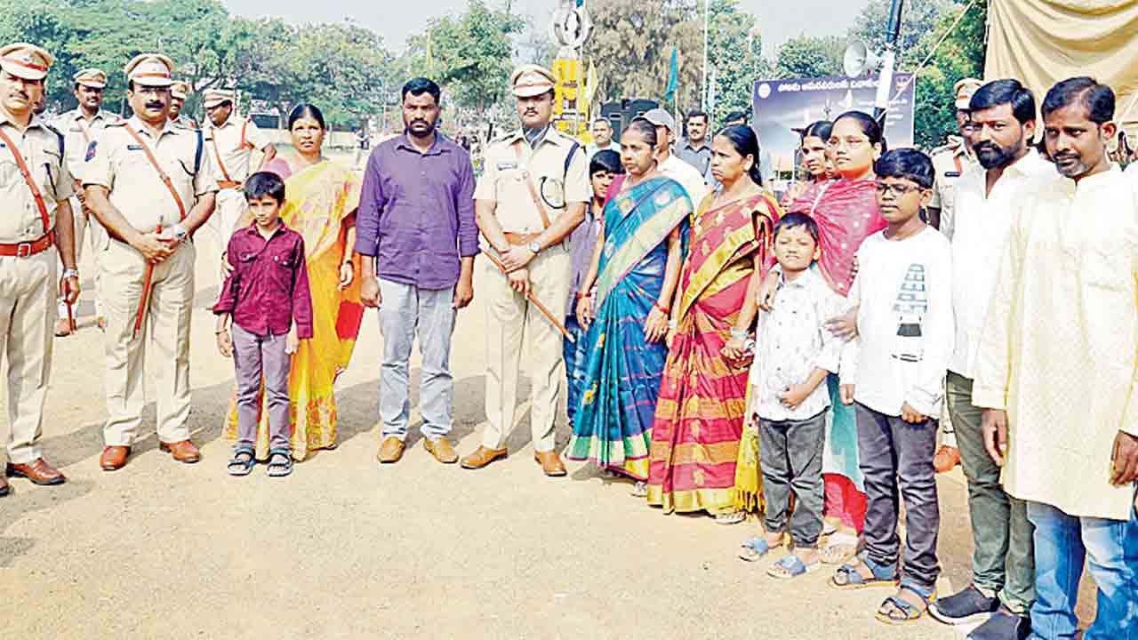 అమరులను స్మరించడం మన కర్తవ్యం