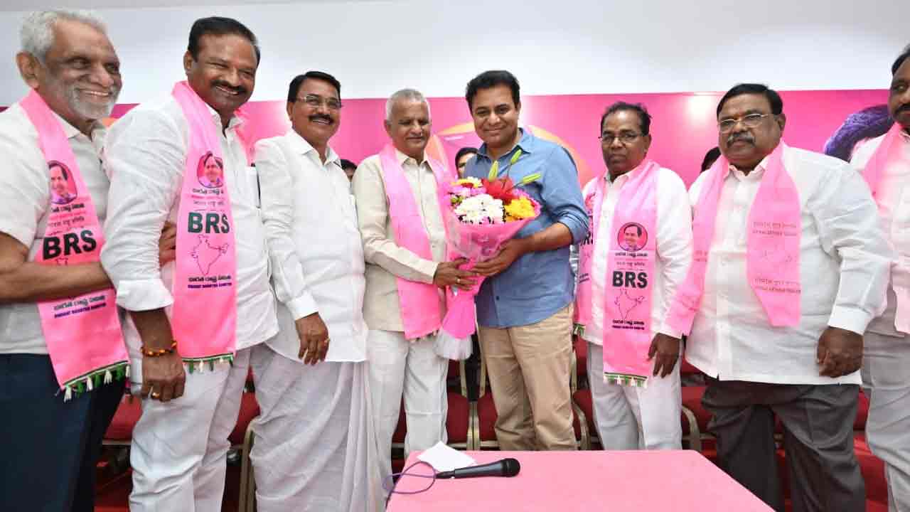 BRS Party | బీఆర్ఎస్‌లో చేరిన రావుల చంద్ర‌శేఖ‌ర్ రెడ్డి.. గులాబీ కండువా క‌ప్పి ఆహ్వానించిన కేటీఆర్