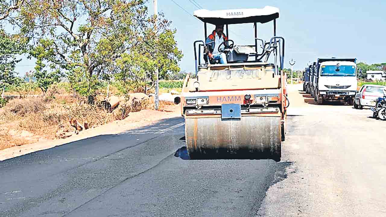 1,200 కోట్లతో రోడ్ల మరమ్మతులు