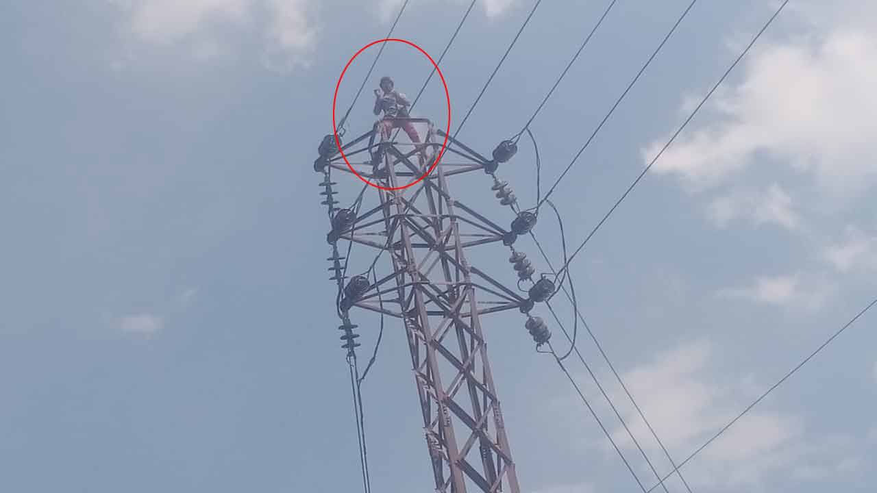 Hyderabad | సైదాబాద్‌లో ఉద్రిక్త‌త‌.. హైటెన్ష‌న్ స్తంభం ఎక్కిన యువ‌కుడు