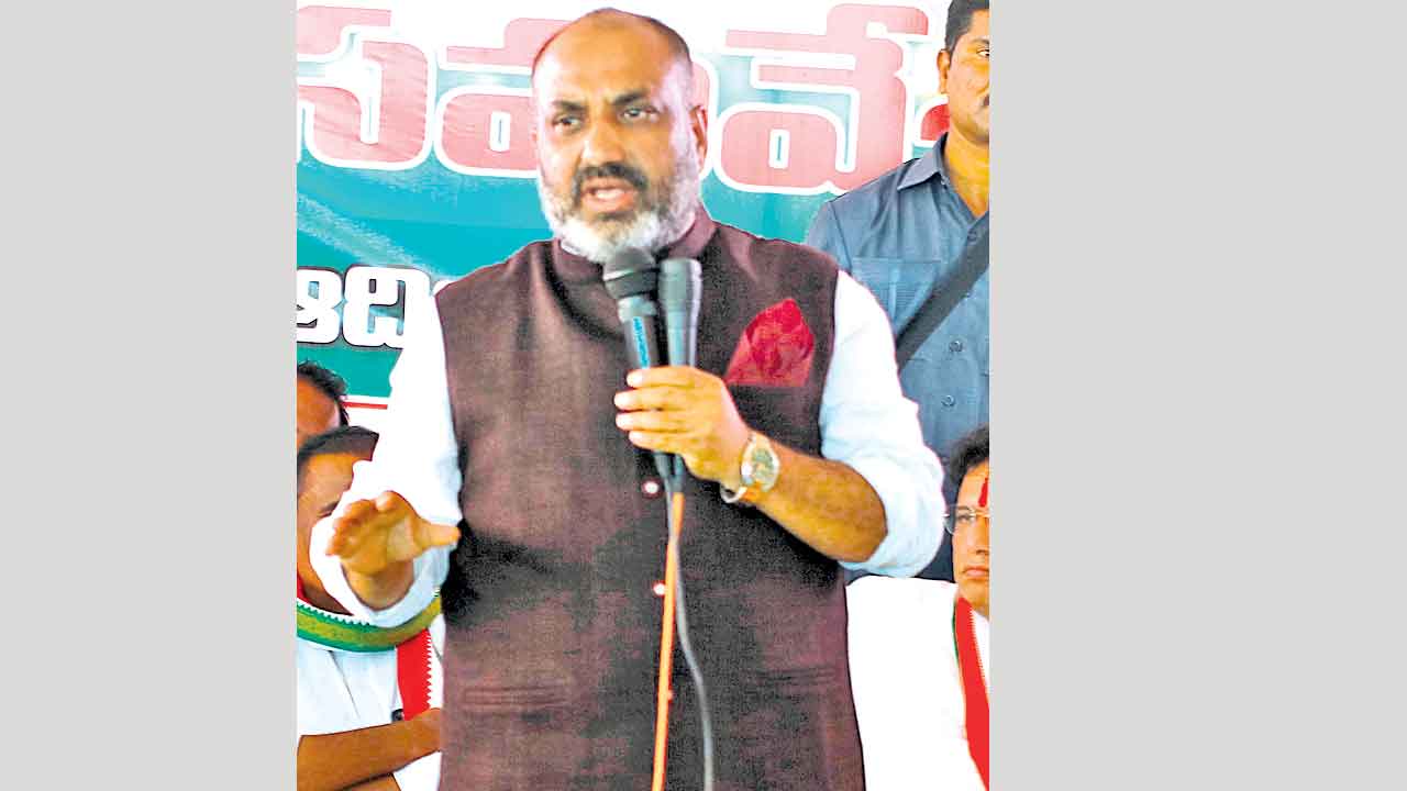 Congress | టికెట్లు అమ్ముకున్నారు.. ఆదిలాబాద్‌ కాంగ్రెస్‌ నేత సాజిద్‌ఖాన్‌
