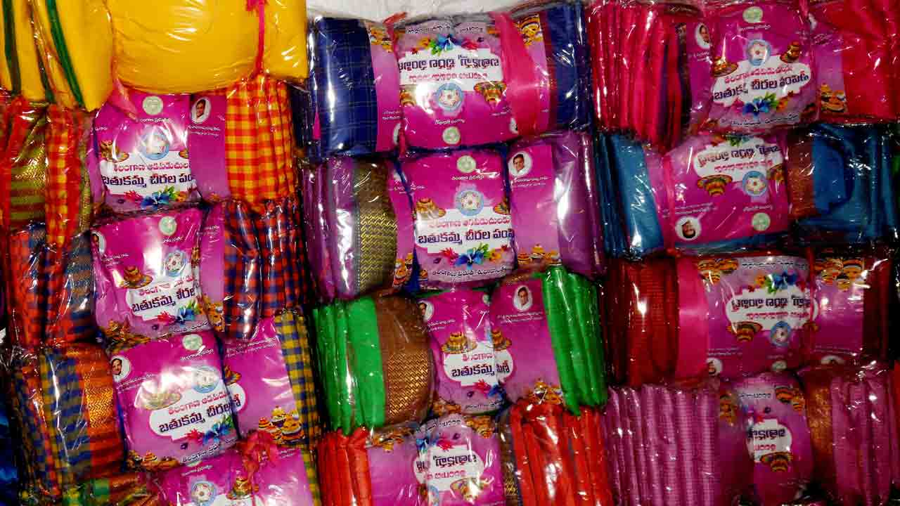 బతుకమ్మ చీరెలు వచ్చేశాయ్‌..